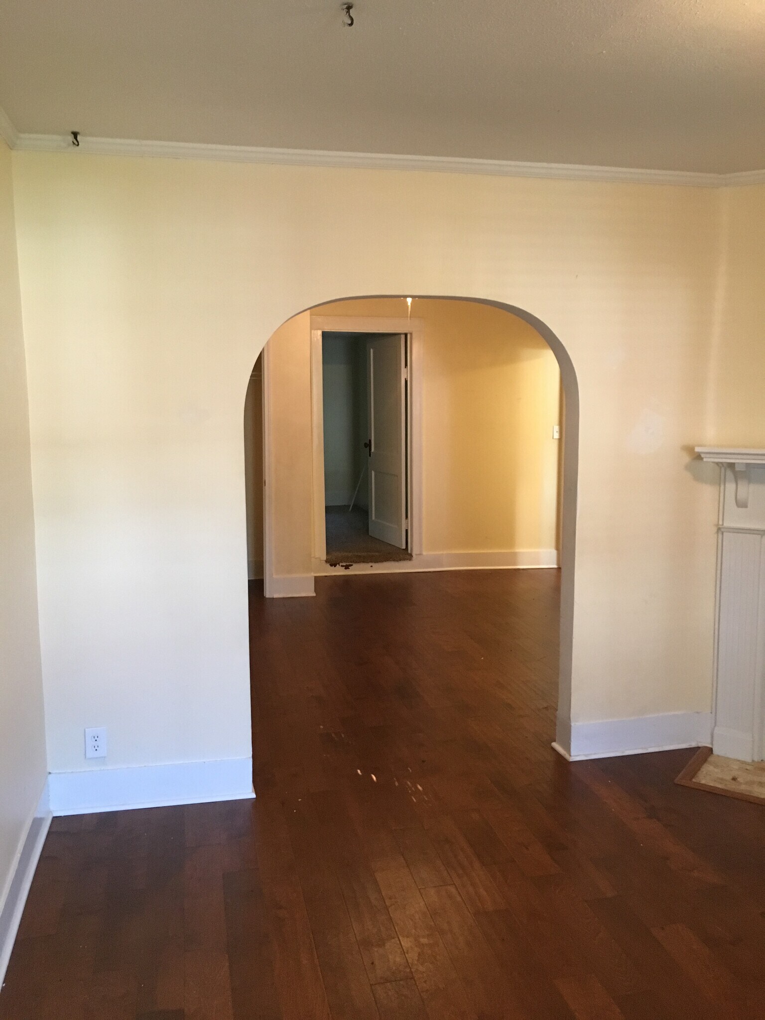 Beautiful wood floors - 105 Barton Rd