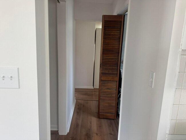 Building Photo - 4956 Island Dr