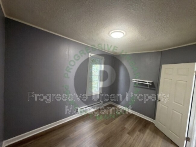 Building Photo - 4144 Hyde Ave