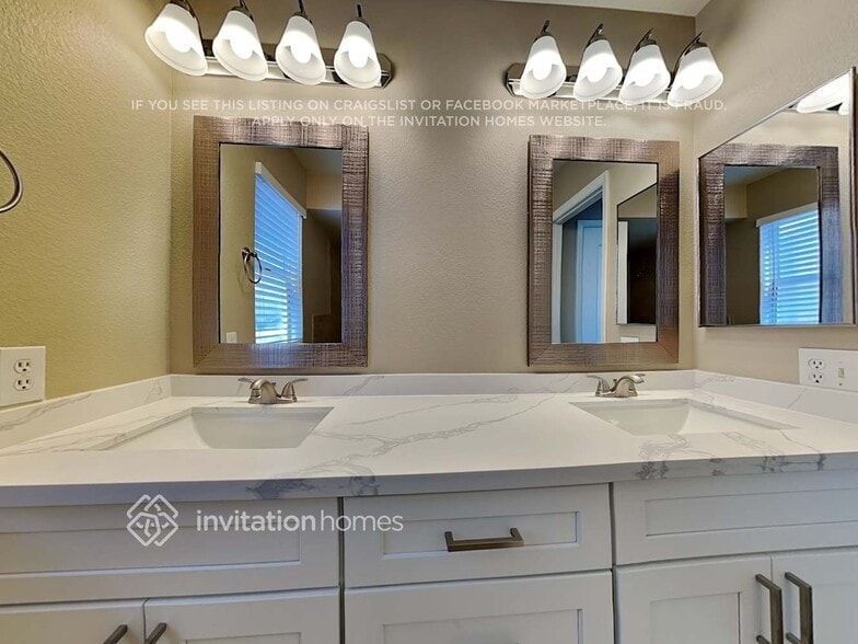 Building Photo - 2124 Desert Peak Rd