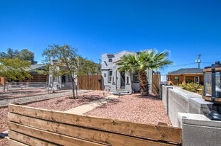 Building Photo - 326 N 12th St