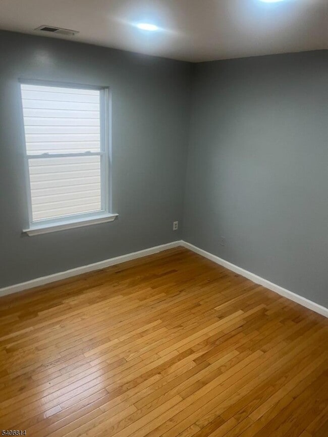 Building Photo - 710 27th St