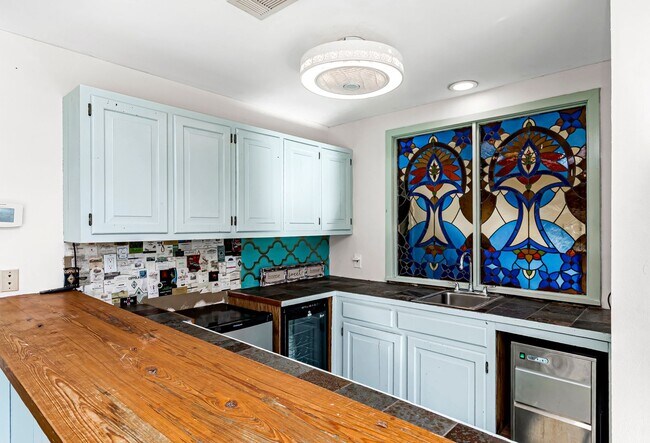 Building Photo - 4204 Pine Park Dr
