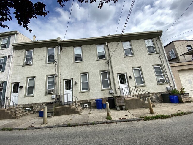 Primary Photo - 3454 Sunnyside Ave