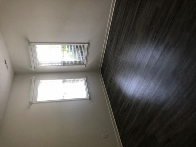 Building Photo - LORDS CREEK