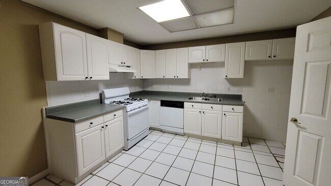 Building Photo - 5005 Johns Creek Ct