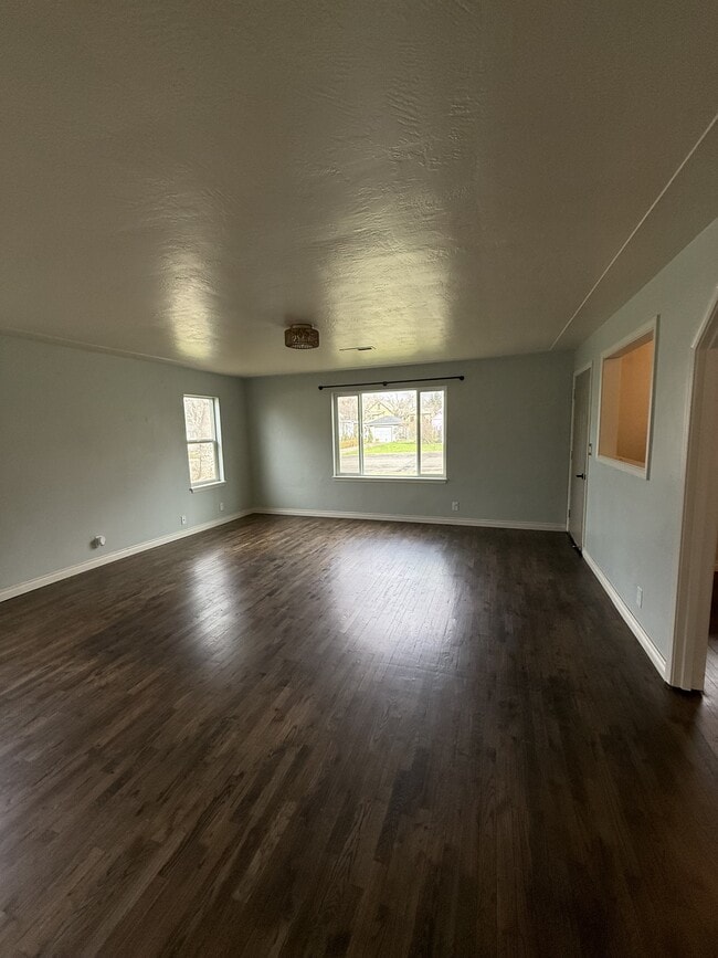 Building Photo - 447 N 5th St