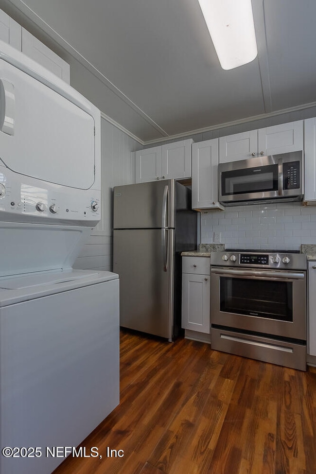 Building Photo - 1718 1st St N