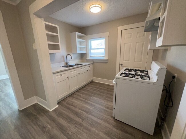 Building Photo - 6915 Avenue L