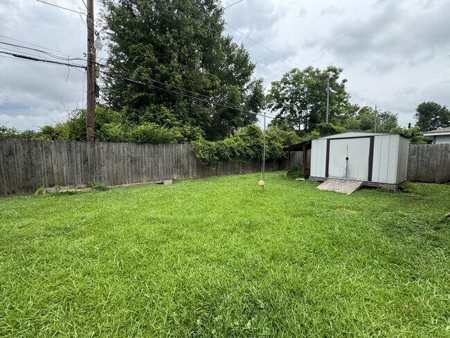 Building Photo - 3608 Edgemont Dr