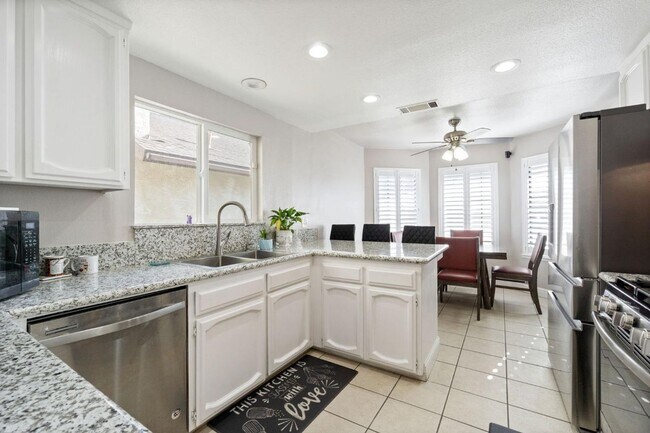 Building Photo - North Fresno 3/2