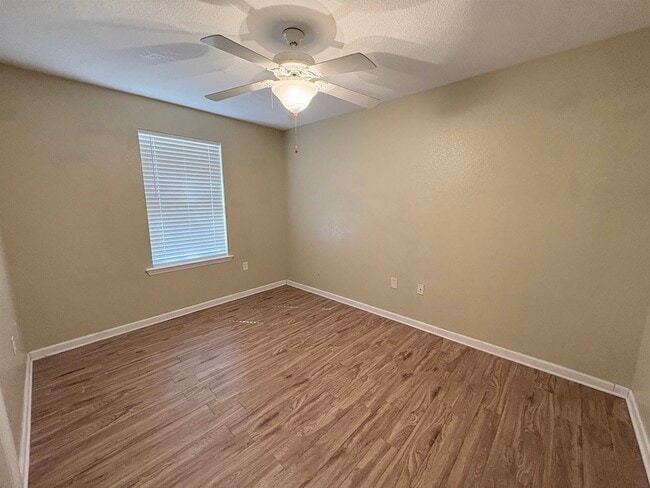 Building Photo - 2370 Quazar Cir