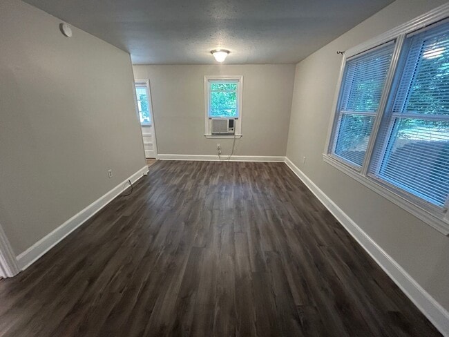 Building Photo - 1810 Atascadero Dr