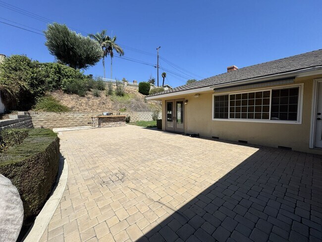 Building Photo - 1232 Longview Dr