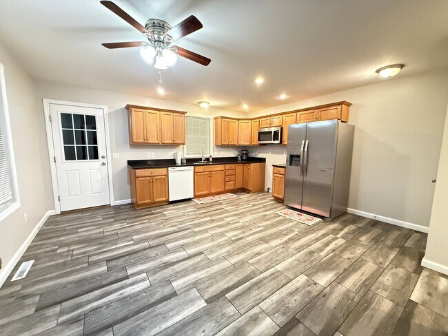 Building Photo - 18-20 Pine Grove St