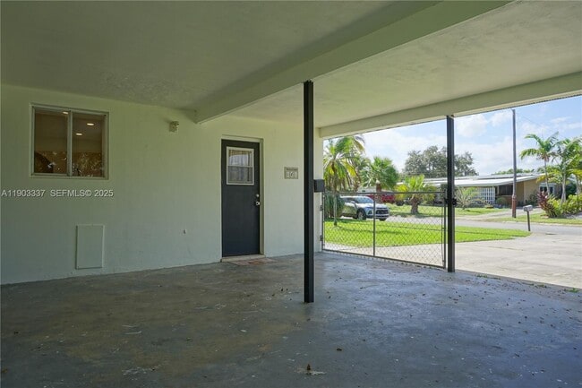 Building Photo - 971 Fulton Ln NE