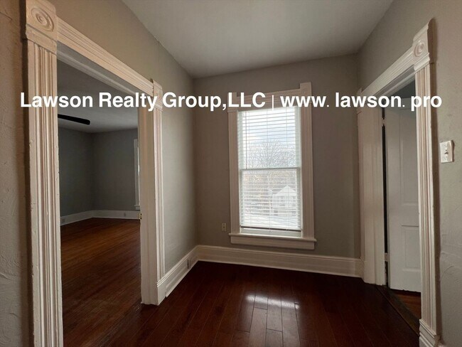 Building Photo - 360 Mountain Ave SW