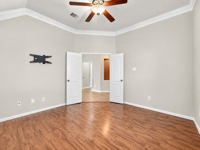 Building Photo - 6114 Menor Crest Dr
