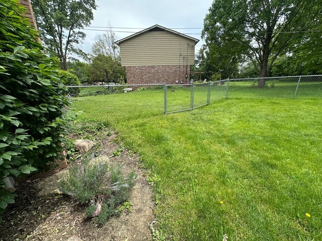 Building Photo - Fantastic Location!  Single-family house close to Upper Arlington and Riverside Hospital