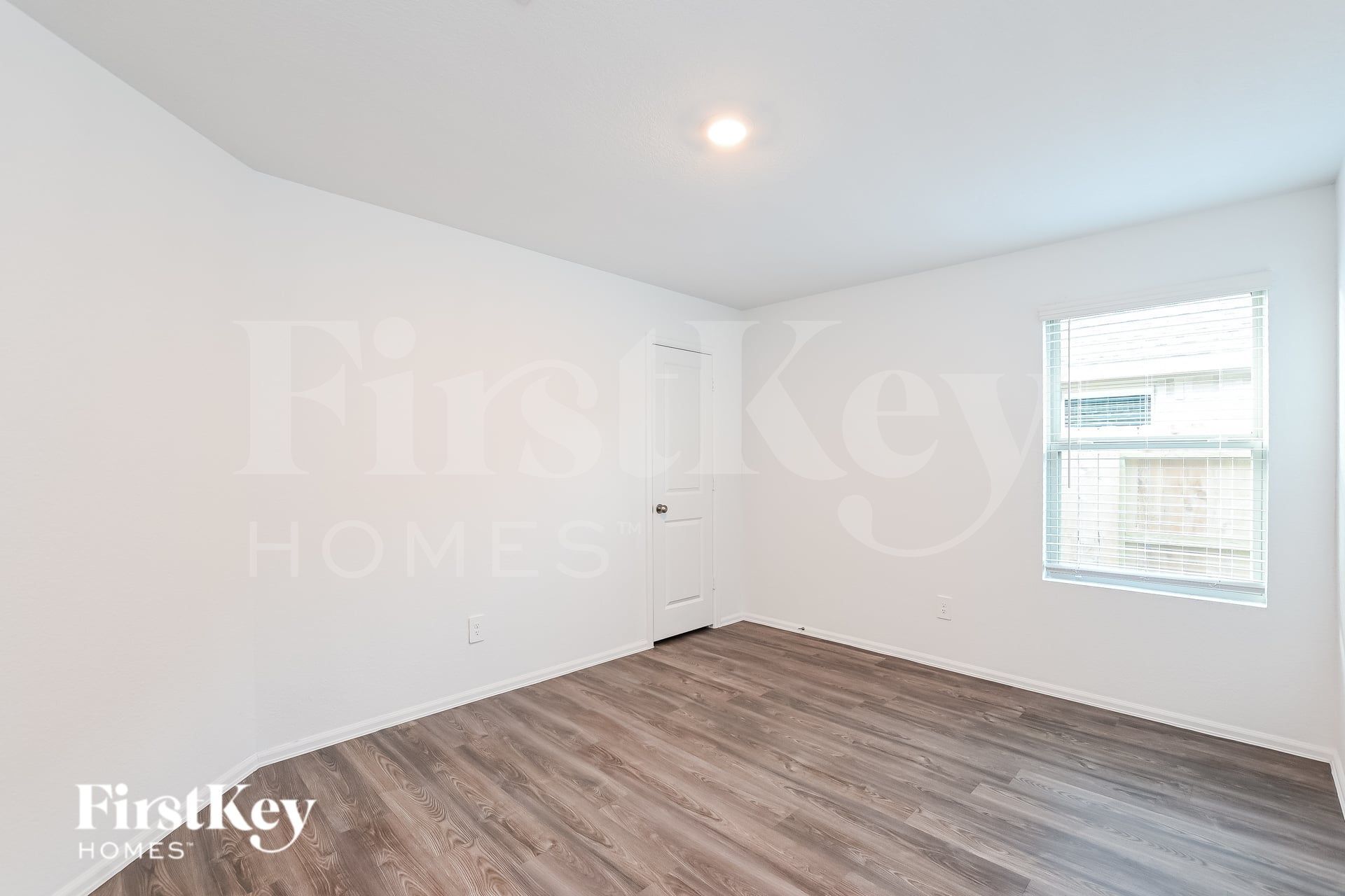Building Photo - 18442 Summit Ranch Dr
