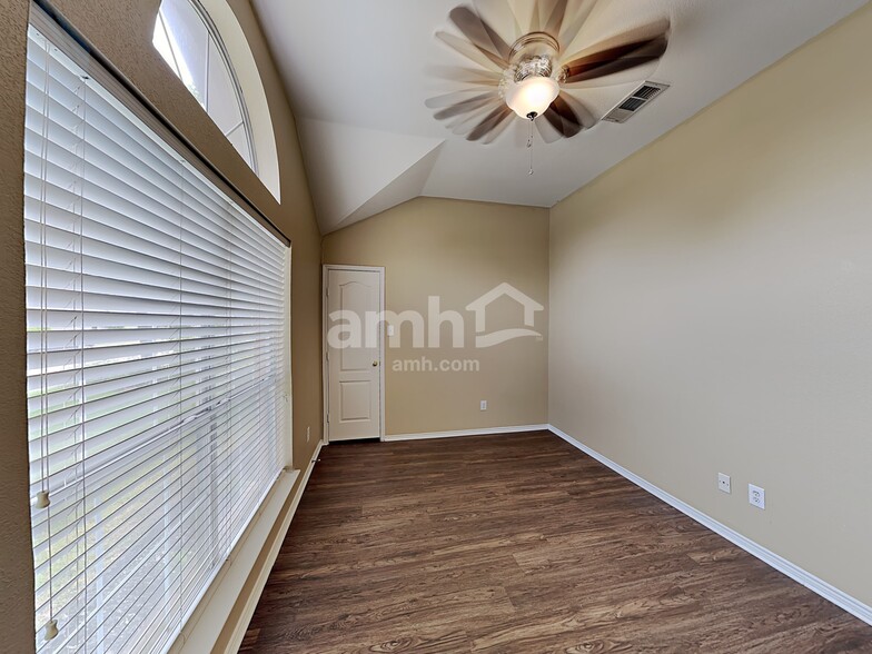 Building Photo - 476 Round Rock Dr