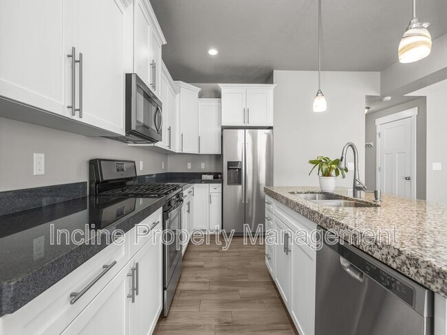 Building Photo - 401 E Corral Creek Dr