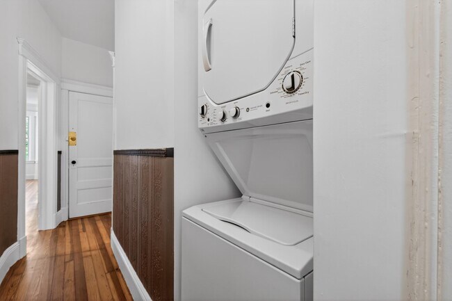 Building Photo - 42 Duer Pl