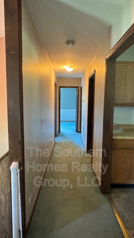Building Photo - 1305 Ridgeway Cir