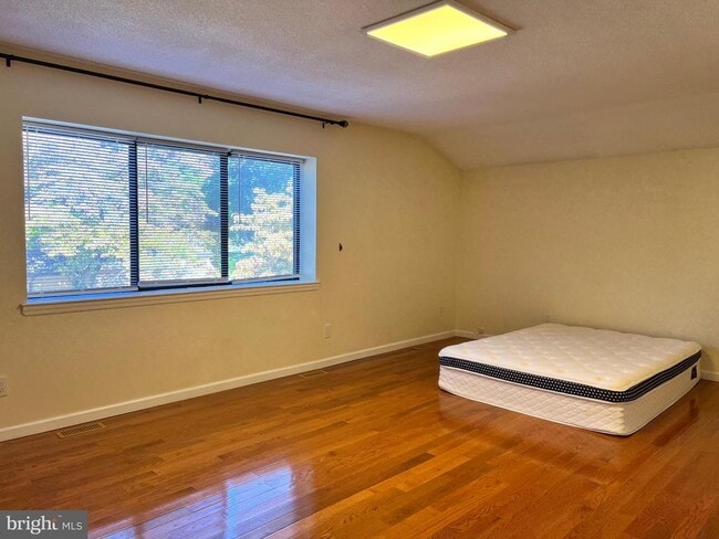 Building Photo - 80 Sayre Dr