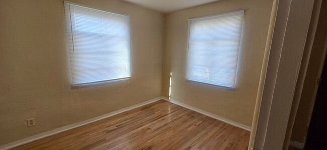 Building Photo - 1 bedroom casita