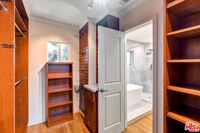 Building Photo - 5400 W 82nd St