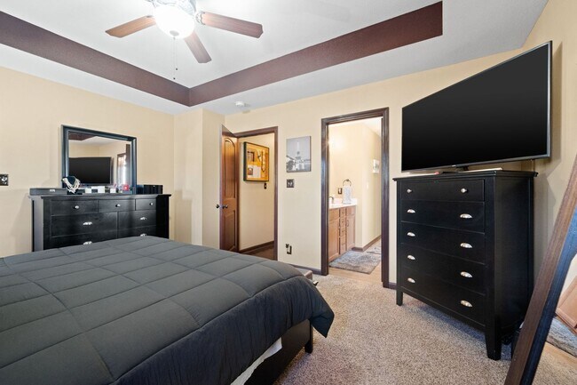 Building Photo - Nice Home in Peach Tree Subdivision Waiting for you to Call home TODAY