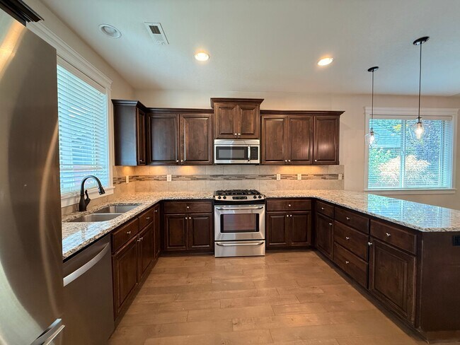 Building Photo - 2626 NE Hawthorne Cir