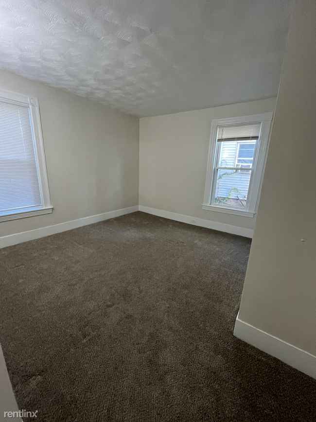 Building Photo - 4 br, 1 bath Triplex - 144 Pearl Street 1