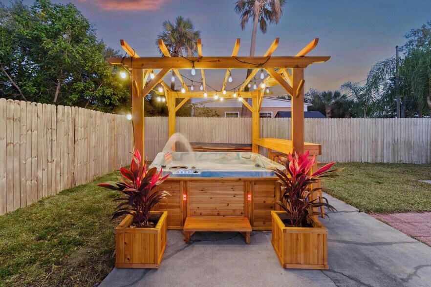 Building Photo - 10538 55th Ave