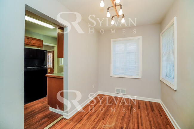 Building Photo - Comfortable living in this 2 BR, 1.5 BA home