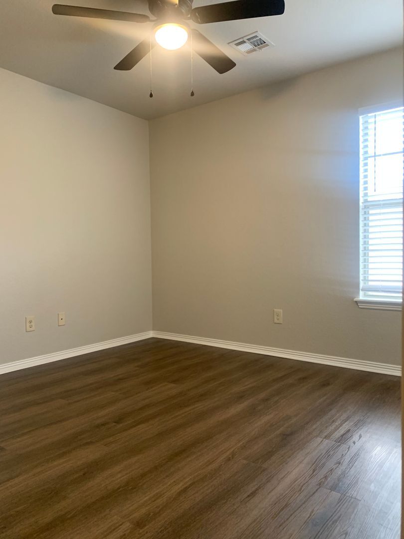 Building Photo - 2670 N Valencia Ave