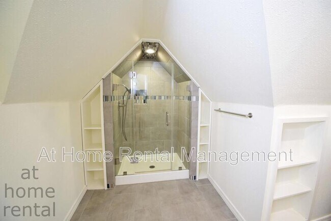 Building Photo - 1740 S Yorktown Ave