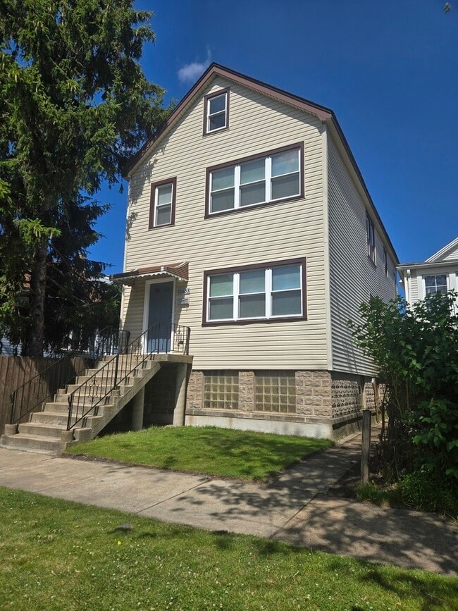 Building Photo - 10653 S Mackinaw Ave