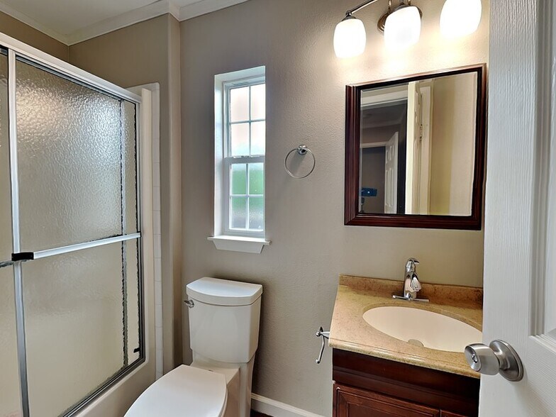 Building Photo - 1414 Record Crossing Rd