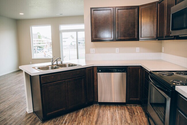 Building Photo - 317 S Marigold Ln