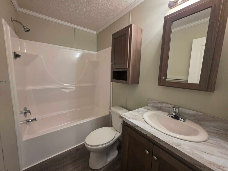 Building Photo - 4620 Hemlock Loop