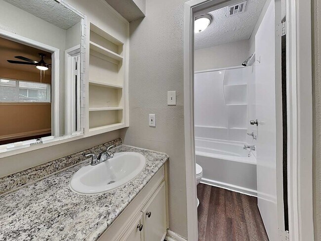 Building Photo - 743 S Iowa Ave