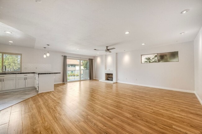 Building Photo - Rancho Bernardo 55+ Community Attached Home 2 Bed, 2 Ba with Patio, Private yard and Laundry