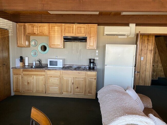 Building Photo - log Cabin in the heart of Terrebonne Oregon ~ Upper Unit