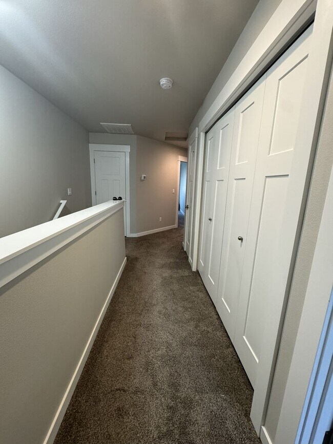 Building Photo - Furnished Hermiston Rental