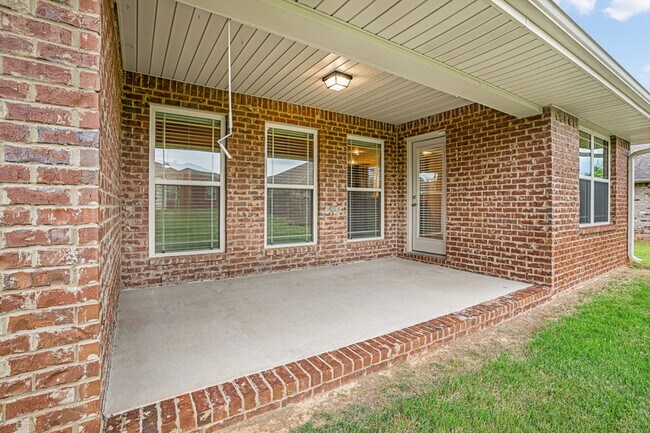 Building Photo - 128 Willow Tree Dr