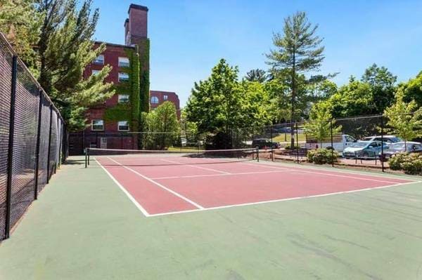 Building Photo - 48 Forest St