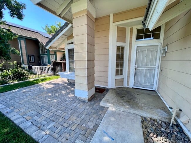 Building Photo - 3 Bedroom SINGLE STORY home located in Murrieta for LEASE!