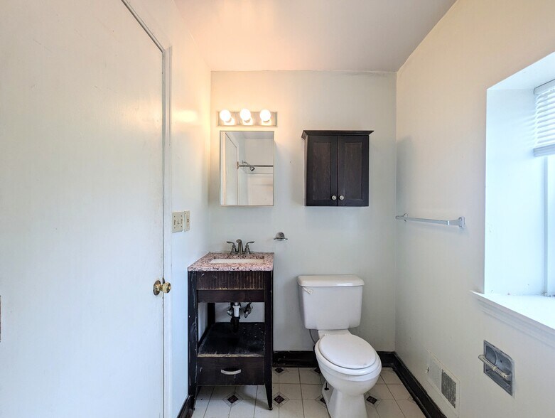 Building Photo - 5552 Black St